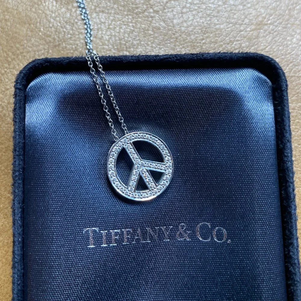Platinum and diamonds Tiffany & Co. 18” peace necklace - Picture 5 of 7